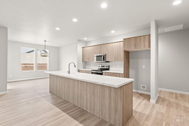 7043 E Marble Springs Dr, Nampa, ID 83687