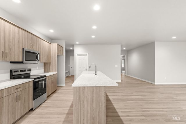 7043 E Marble Springs Dr, Nampa, ID 83687