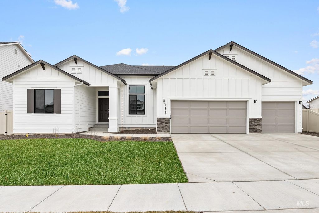 7043 E Marble Springs Dr, Nampa, ID 83687