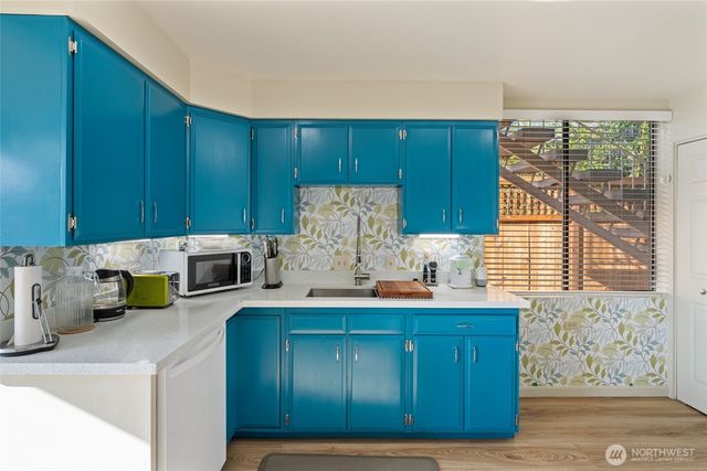 561 Lee Street, Seattle, WA 98109