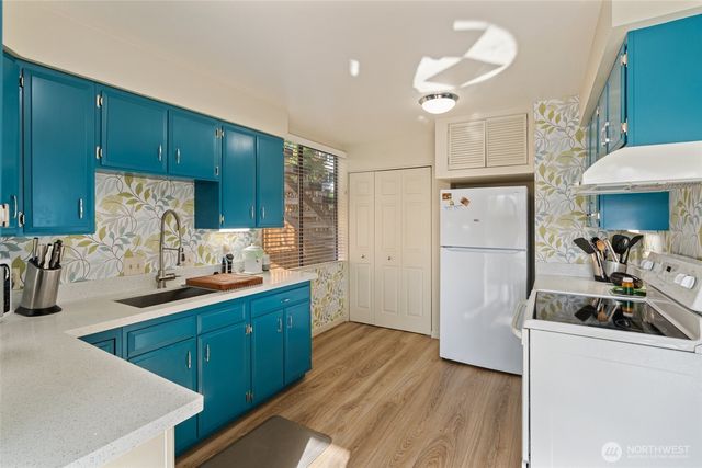 561 Lee Street, Seattle, WA 98109