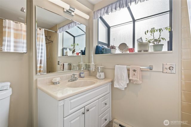 561 Lee Street, Seattle, WA 98109