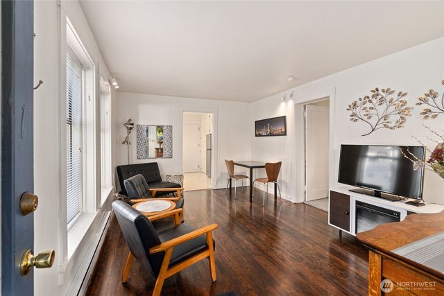 561 Lee Street, Seattle, WA 98109