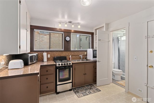 561 Lee Street, Seattle, WA 98109