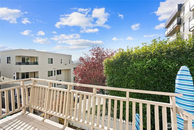 561 Lee Street, Seattle, WA 98109