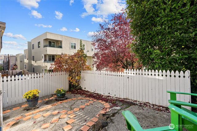 561 Lee Street, Seattle, WA 98109