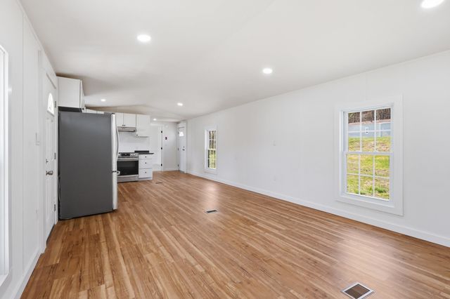 33 Cleo Circle, Rochester, NH 03868
