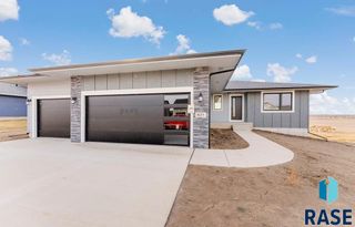 821 Sarah C Cir, Garretson, SD 57030
