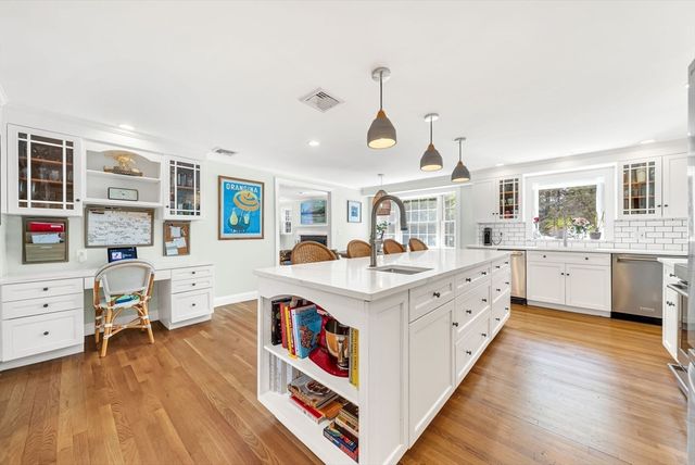 101 Bird St, Needham, MA 02492