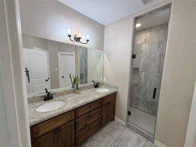 216 Shannon Street, Angleton, TX 77515