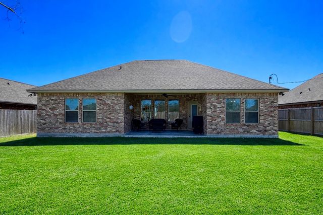 216 Shannon Street, Angleton, TX 77515