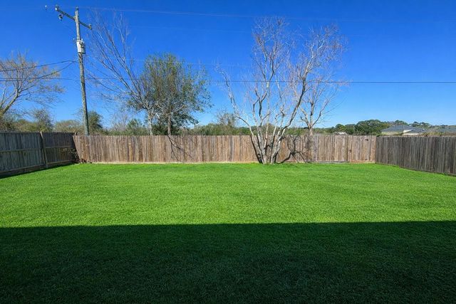 216 Shannon Street, Angleton, TX 77515