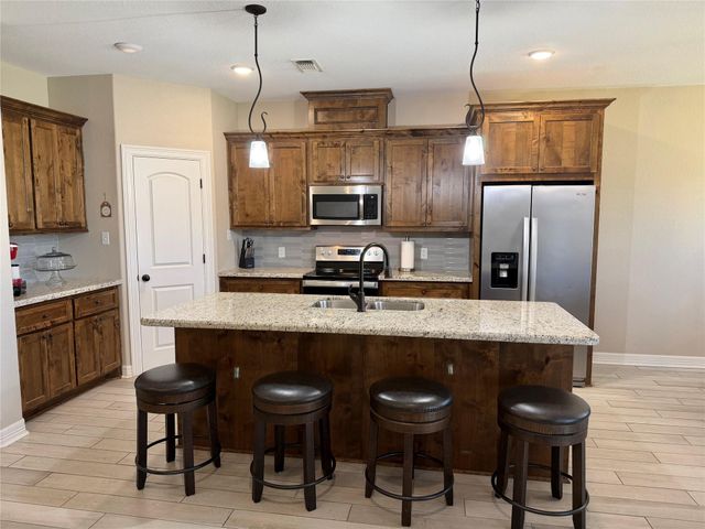 216 Shannon Street, Angleton, TX 77515