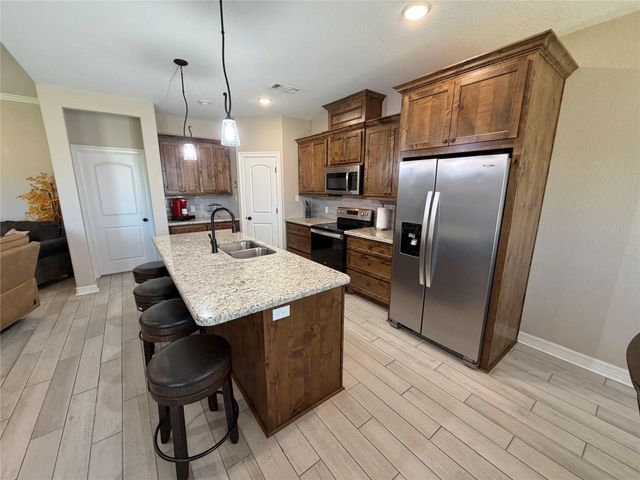 216 Shannon Street, Angleton, TX 77515