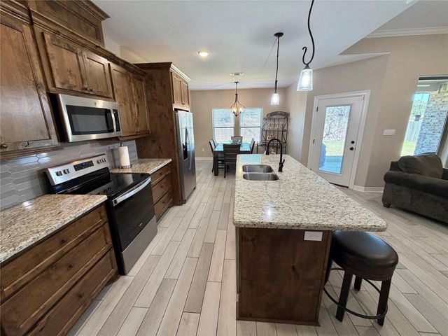 216 Shannon Street, Angleton, TX 77515