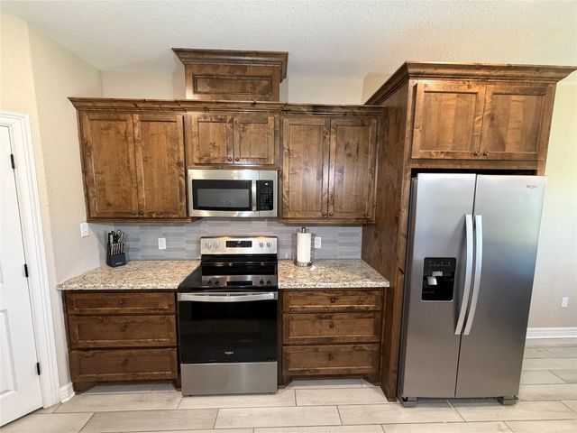 216 Shannon Street, Angleton, TX 77515