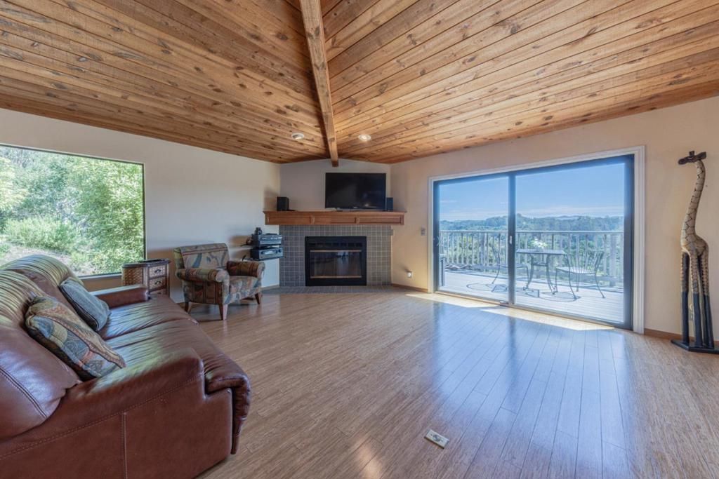 Image 10 of property listing at 17220 Garlen Court, Salinas, CA 93907