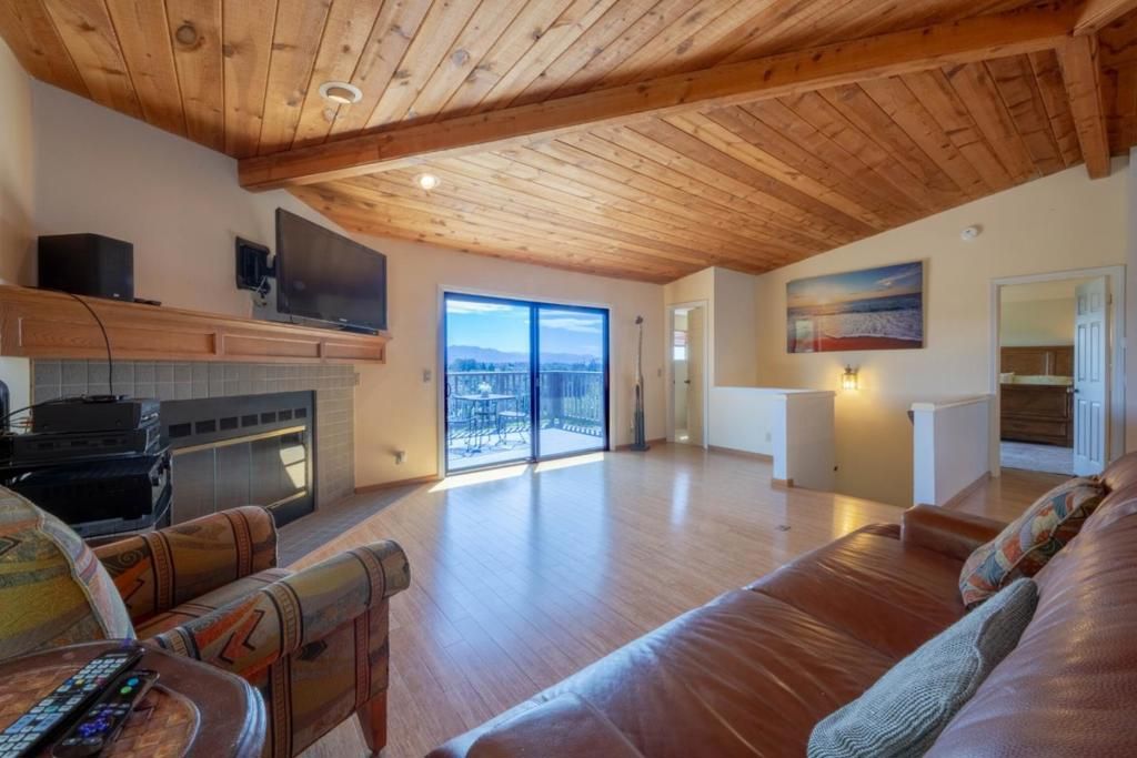 Image 11 of property listing at 17220 Garlen Court, Salinas, CA 93907