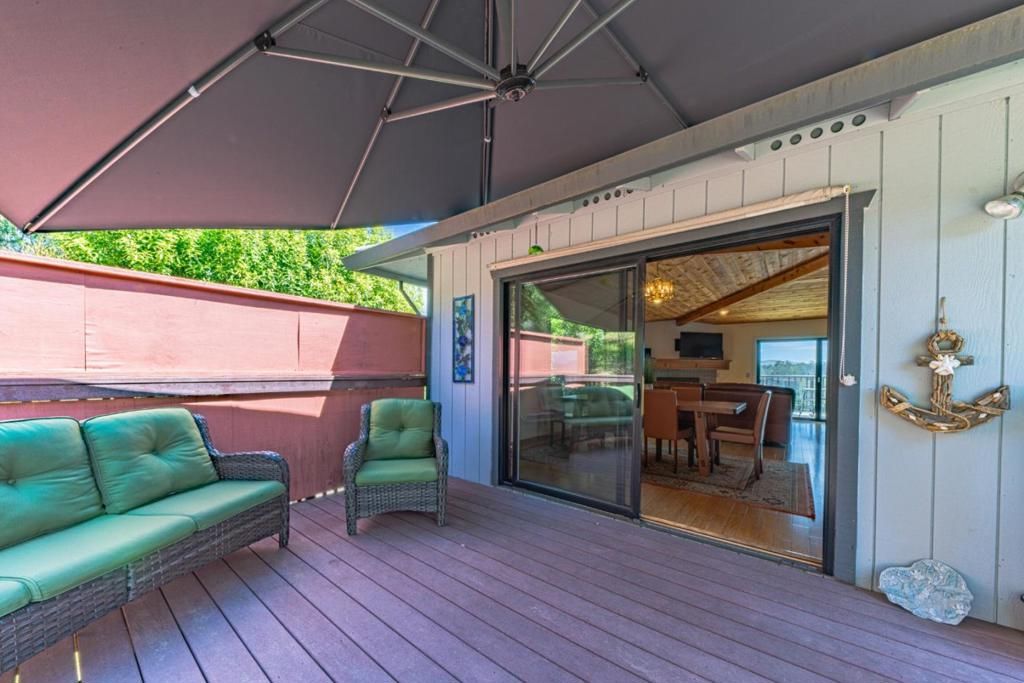 Image 19 of property listing at 17220 Garlen Court, Salinas, CA 93907