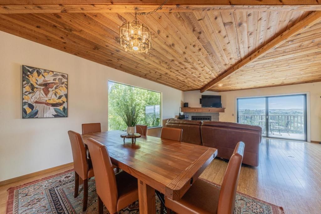 Image 20 of property listing at 17220 Garlen Court, Salinas, CA 93907