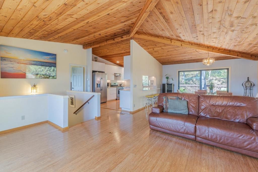 Image 4 of property listing at 17220 Garlen Court, Salinas, CA 93907