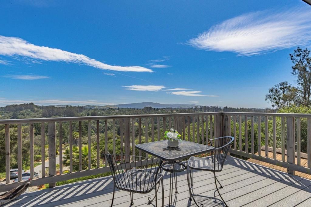 Image 5 of property listing at 17220 Garlen Court, Salinas, CA 93907