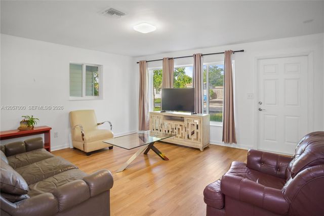 3021 NE 11th Ter, Pompano Beach, FL 33064