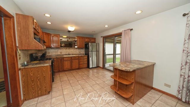 26143 N Anderson Road, Wauconda, IL 60084