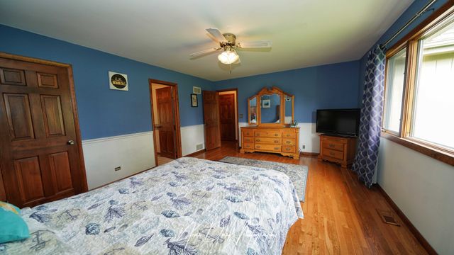 26143 N Anderson Road, Wauconda, IL 60084