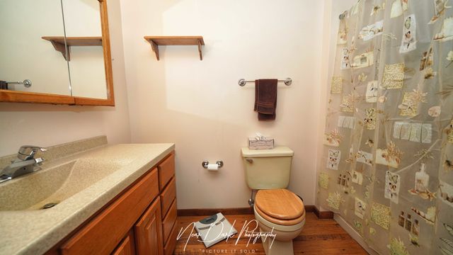 26143 N Anderson Road, Wauconda, IL 60084