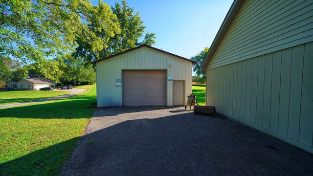 26143 N Anderson Road, Wauconda, IL 60084