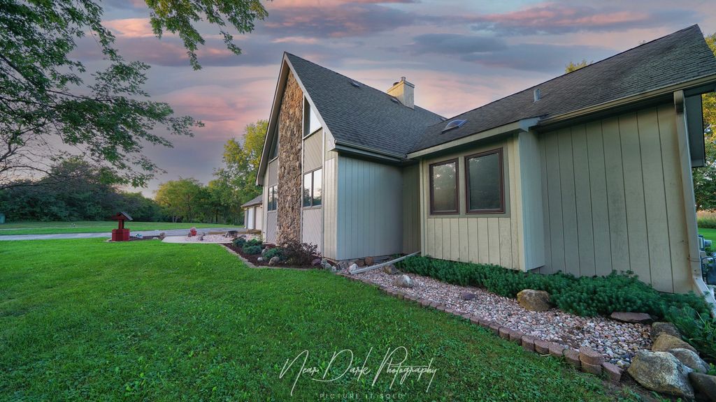 26143 N Anderson Road, Wauconda, IL 60084