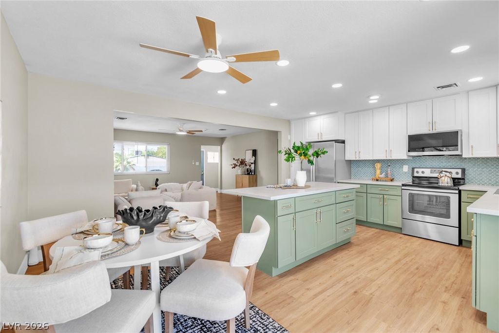 2800 Avalon Avenue, Las Vegas, NV 89107 — exterior