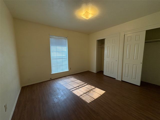 315 Linkmeadow Drive, Duncanville, TX 75137