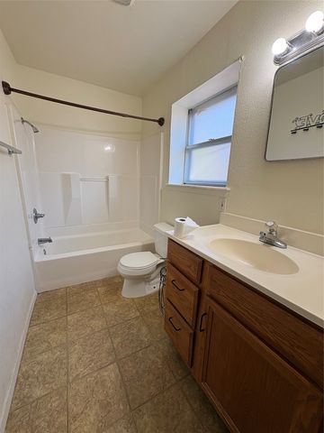 315 Linkmeadow Drive, Duncanville, TX 75137