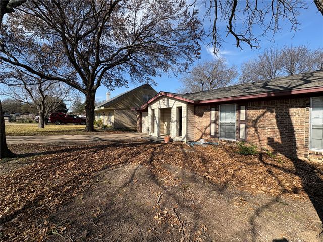 315 Linkmeadow Drive, Duncanville, TX 75137