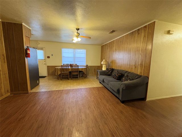 315 Linkmeadow Drive, Duncanville, TX 75137