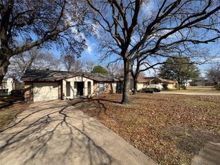 315 Linkmeadow Drive, Duncanville, TX 75137