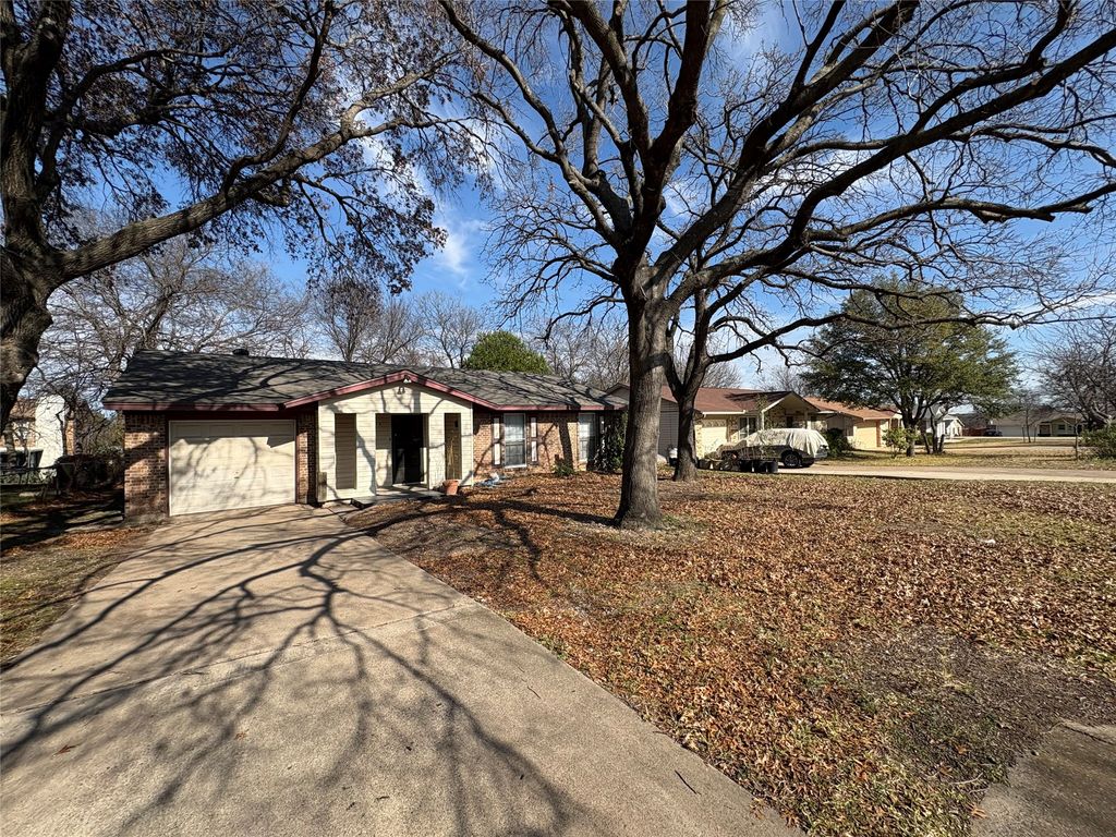 315 Linkmeadow Drive, Duncanville, TX 75137