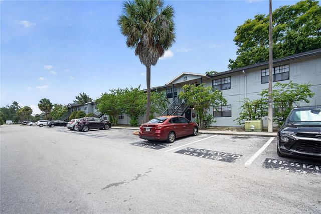 12405 OAK CEDAR PLACE 202, Tampa, FL 33612