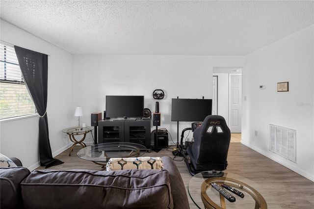 12405 OAK CEDAR PLACE 202, Tampa, FL 33612