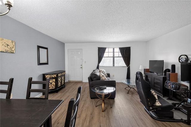 12405 OAK CEDAR PLACE 202, Tampa, FL 33612