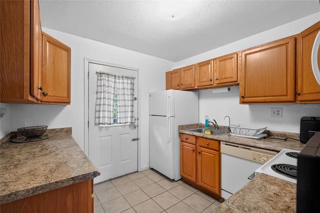 12405 OAK CEDAR PLACE 202, Tampa, FL 33612