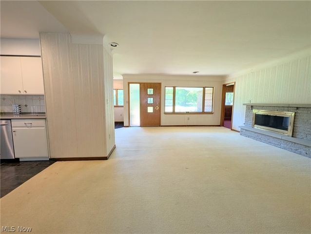 6986 Big Creek Pky, Middleburg Heights, OH 44130