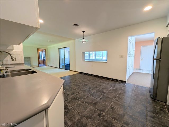 6986 Big Creek Pky, Middleburg Heights, OH 44130