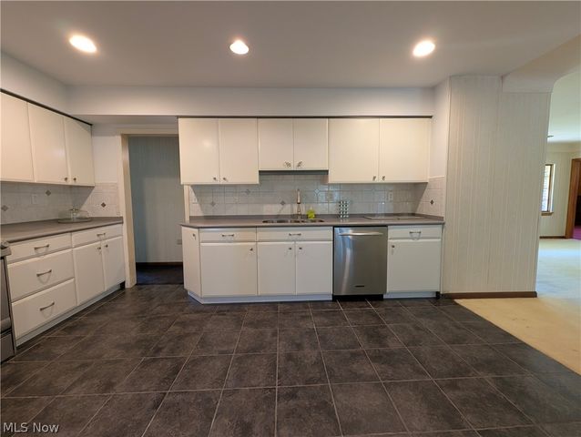 6986 Big Creek Pky, Middleburg Heights, OH 44130