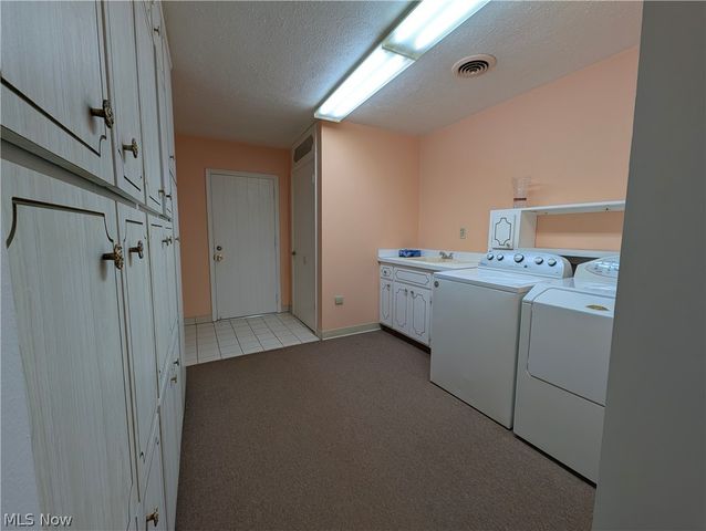 6986 Big Creek Pky, Middleburg Heights, OH 44130