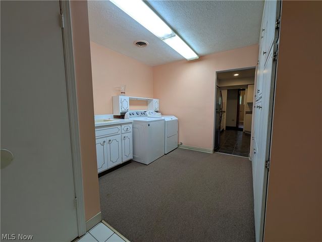 6986 Big Creek Pky, Middleburg Heights, OH 44130