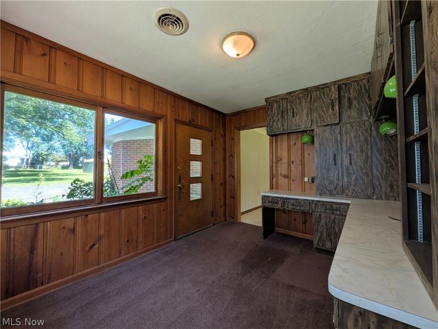 6986 Big Creek Pky, Middleburg Heights, OH 44130