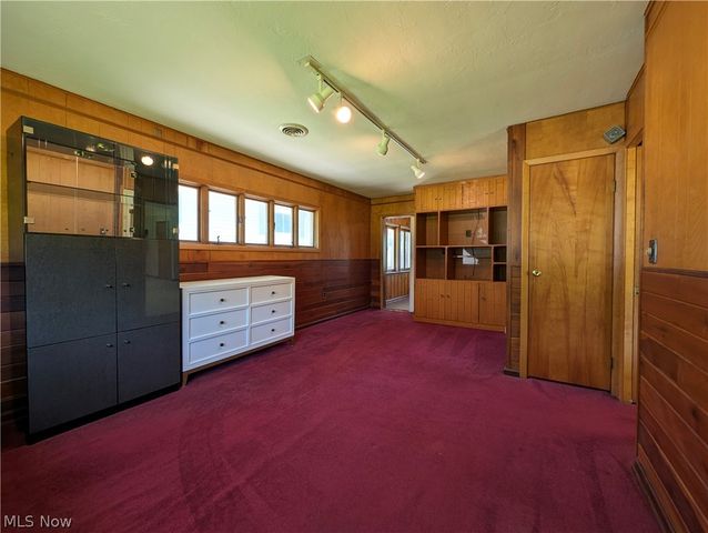 6986 Big Creek Pky, Middleburg Heights, OH 44130